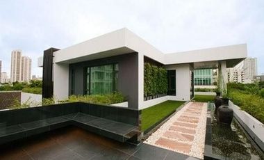 4 Bedroom Villa for sale in Phra Khanong Nuea, Bangkok