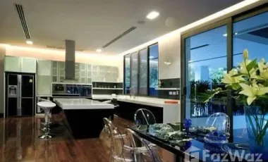 4 Bedroom Villa for sale in Phra Khanong Nuea, Bangkok