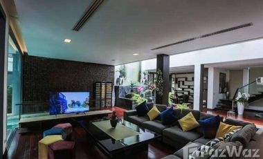 4 Bedroom Villa for sale in Phra Khanong Nuea, Bangkok