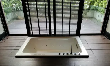 5 Bedroom Villa for sale in Khlong Tan Nuea, Bangkok