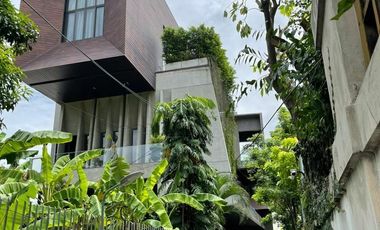 5 Bedroom Villa for sale in Khlong Tan Nuea, Bangkok