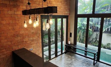 5 Bedroom Villa for sale in Khlong Tan Nuea, Bangkok