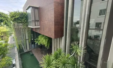 5 Bedroom Villa for sale in Khlong Tan Nuea, Bangkok