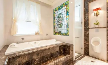 5 Bedroom Villa for sale in Din Daeng, Bangkok