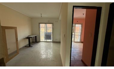 VENTA 3 AMBIENTES CON COCHERA DOBLE EN LANUS OESTE