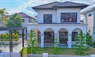 Modern Luxury House next to the Golf course