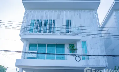 4 Bedroom Villa for sale in Saphan Sung, Bangkok