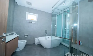 4 Bedroom Villa for sale in Saphan Sung, Bangkok