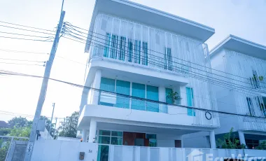 4 Bedroom Villa for sale in Saphan Sung, Bangkok