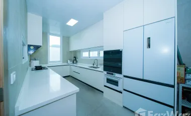 4 Bedroom Villa for sale in Saphan Sung, Bangkok