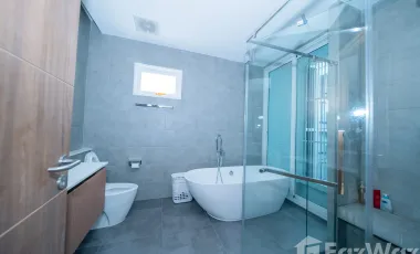 4 Bedroom Villa for sale in Saphan Sung, Bangkok