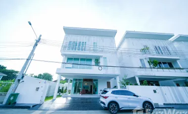 4 Bedroom Villa for sale in Saphan Sung, Bangkok