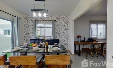 4 Bedroom House for sale at Thanakrit House