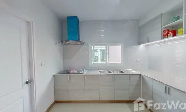 4 Bedroom House for sale at Thanakrit House
