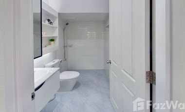 4 Bedroom House for sale at Thanakrit House