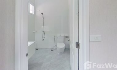 4 Bedroom House for sale at Thanakrit House
