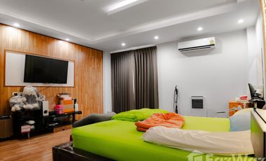 4 Bedroom House for sale at World Club Land