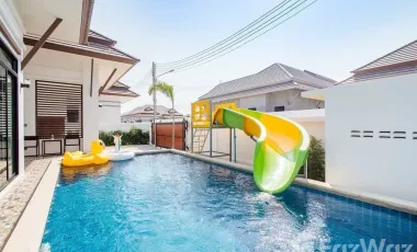 Private Pool Villa next to palm Hills.