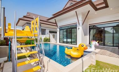 Private Pool Villa next to palm Hills.