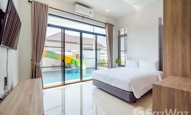 Private Pool Villa next to palm Hills.