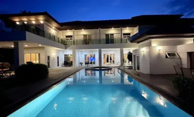 7 Bedrooms, 7 Bathrooms