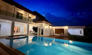 7 Bedrooms, 7 Bathrooms