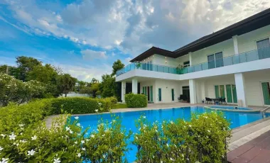 7 Bedrooms, 7 Bathrooms