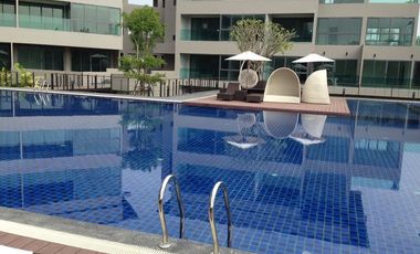 Top Floor condo with mountain view for sale