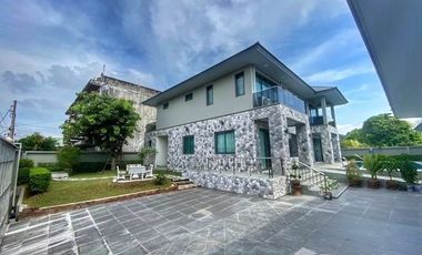 5 Bedroom Villa for sale in Chimphli, Bangkok