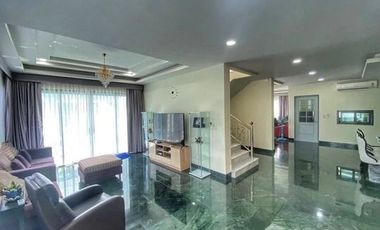 5 Bedroom Villa for sale in Chimphli, Bangkok