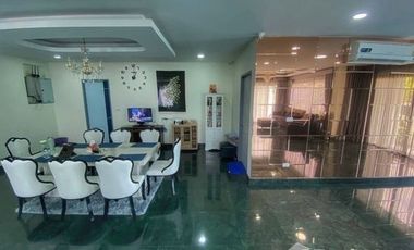 5 Bedroom Villa for sale in Chimphli, Bangkok