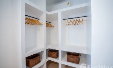 5 Bedroom Villa for sale in Lahan, Nonthaburi