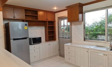 Private detached house with shady atmosphere