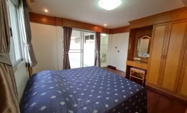 Private detached house with shady atmosphere