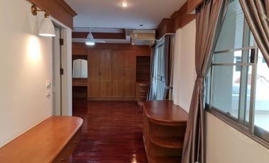 Private detached house with shady atmosphere