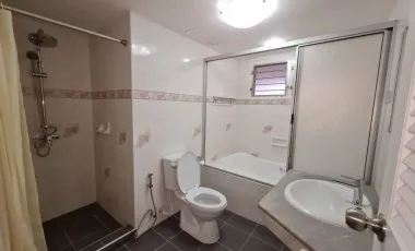 Private detached house with shady atmosphere