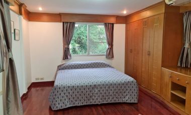 Private detached house with shady atmosphere
