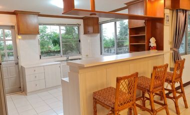 Private detached house with shady atmosphere