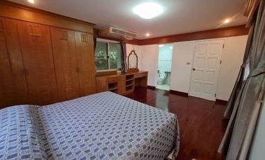 Private detached house with shady atmosphere