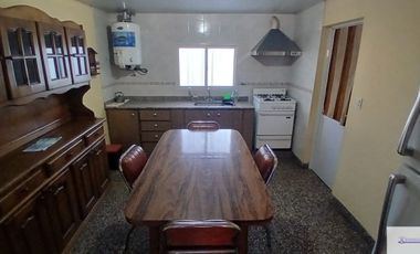 Casa en venta c/ cochera en 9 de Julio