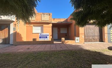 Casa en venta c/ cochera en 9 de Julio