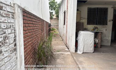 Casa en venta c/ cochera en Monte Grande