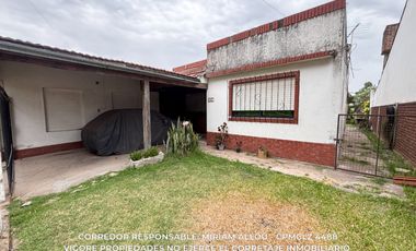 Casa en venta c/ cochera en Monte Grande