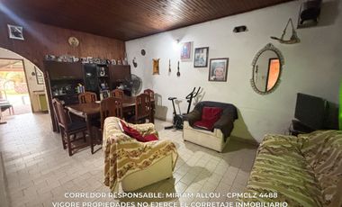 Casa en venta c/ cochera en Monte Grande