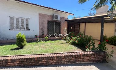 Casa en venta c/ cochera en Campana