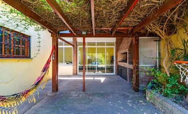 CASA EN VENTA CAPITAN BERMUDEZ 3 DORMITORIOS