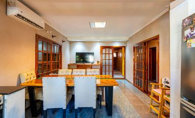 CASA EN VENTA CAPITAN BERMUDEZ 3 DORMITORIOS