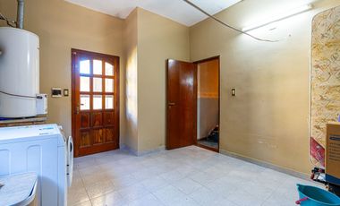 CASA EN VENTA CAPITAN BERMUDEZ 3 DORMITORIOS