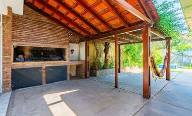 CASA EN VENTA CAPITAN BERMUDEZ 3 DORMITORIOS