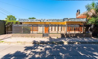 CASA EN VENTA CAPITAN BERMUDEZ 3 DORMITORIOS